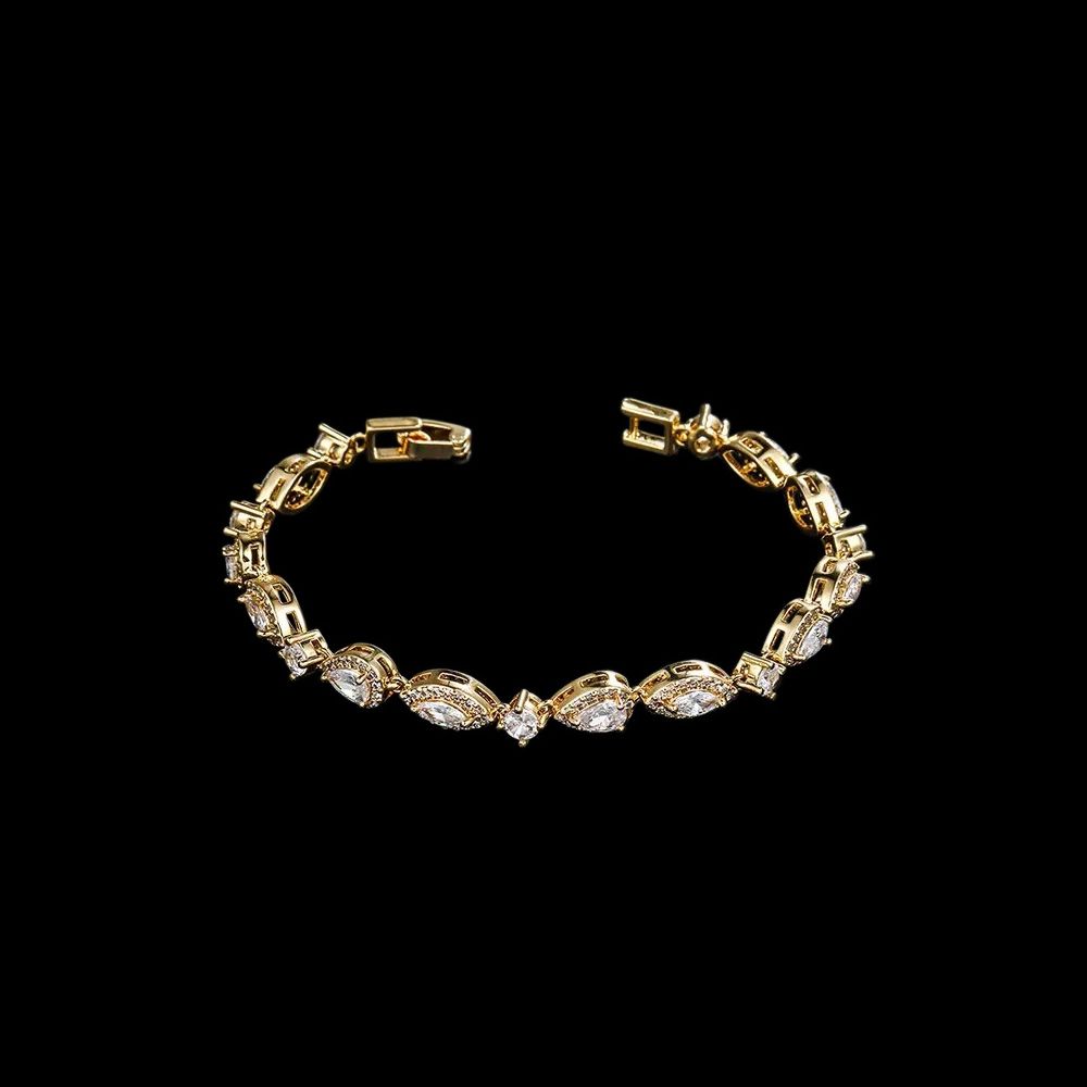 Chique armband met zirkonia stenen omrand met kristalletjes