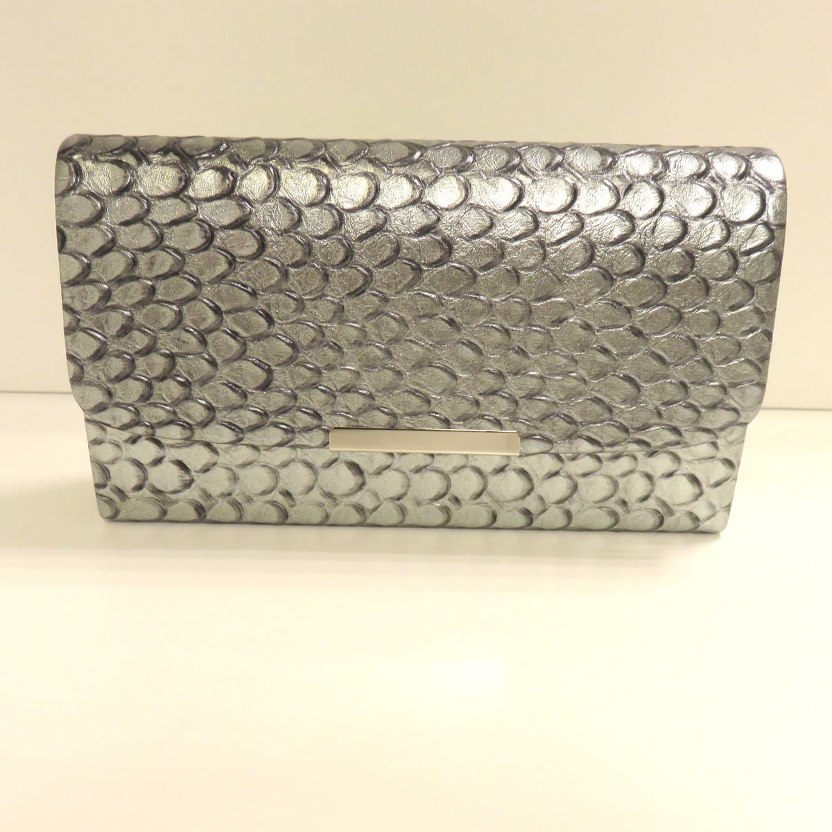 Avondclutch met metallic snakeprint