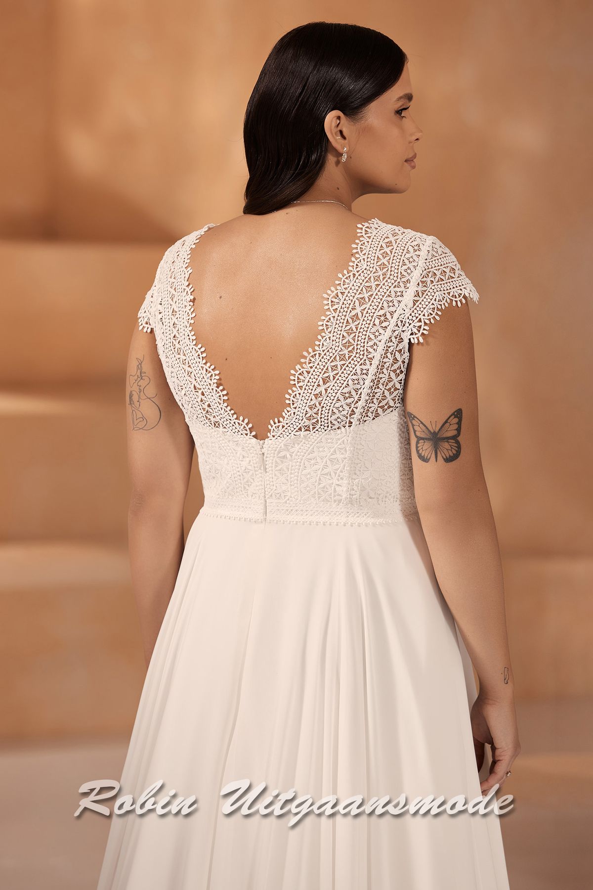 V-rug van de Plus size trouwjurk met kanten V-hals en rugdecolleté