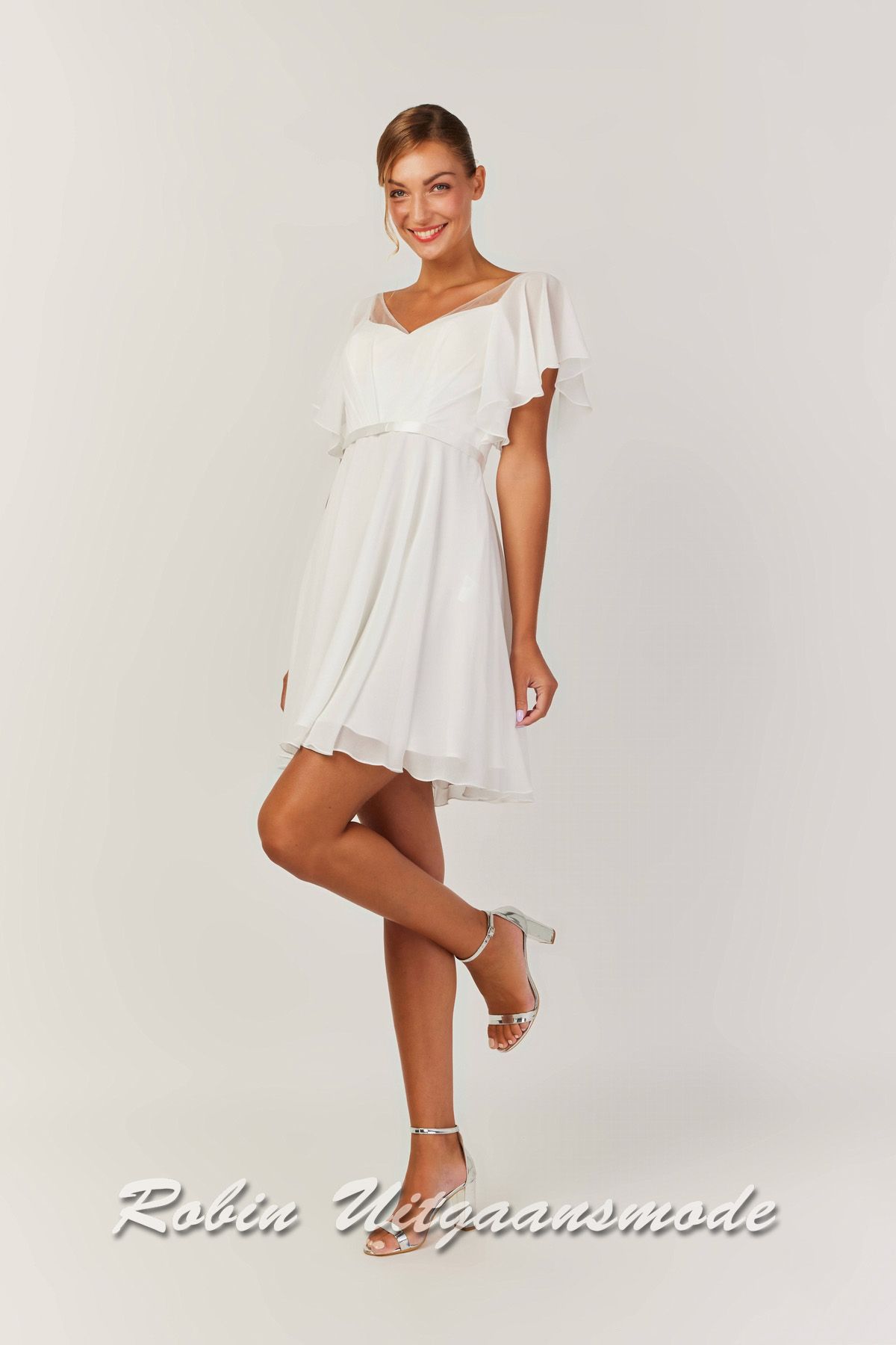 Wit Chiffon cocktailjurkje met geplooide mouwtjes en rok tot boven de knie
