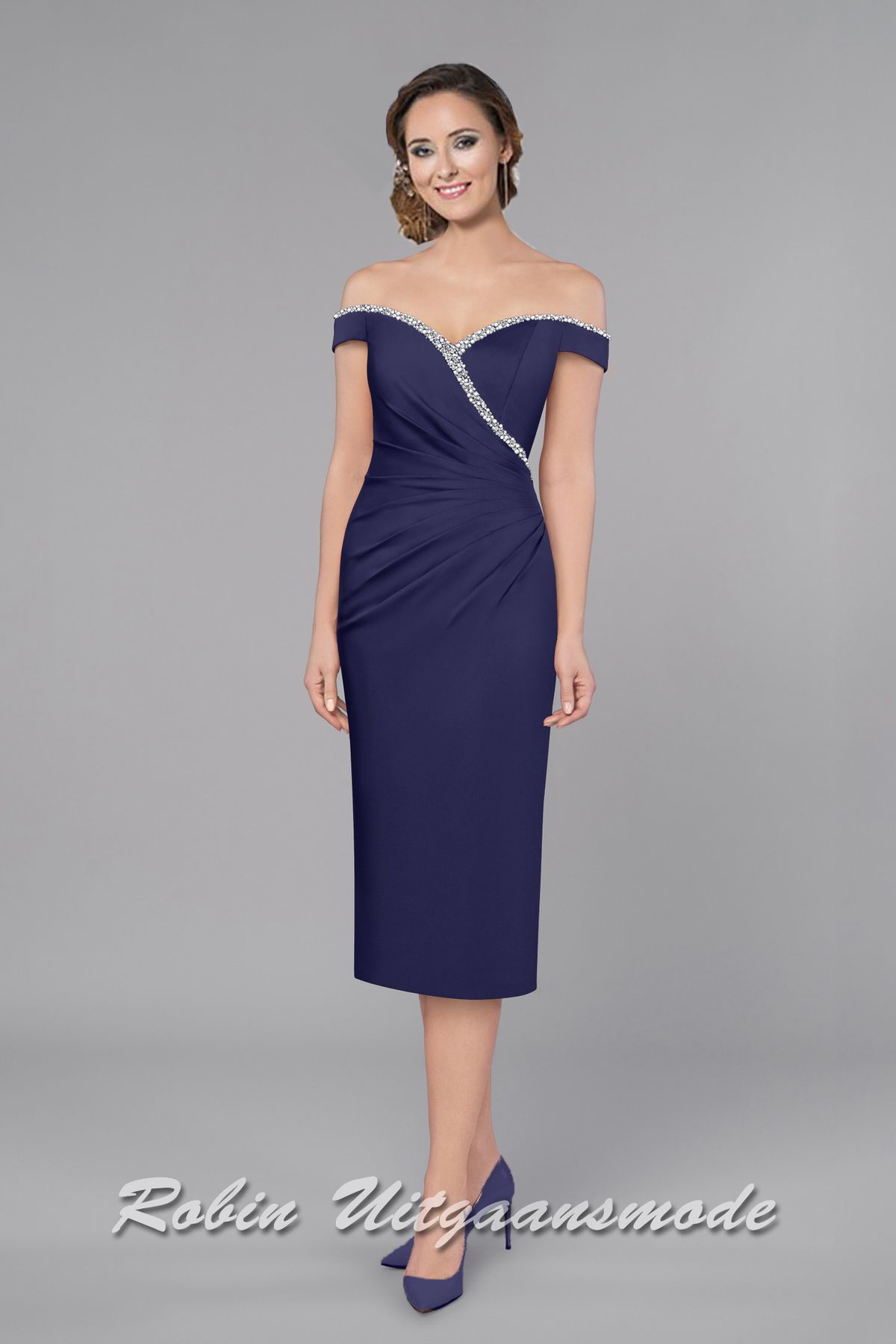 Blauwe Korte avondjurk met glitter versierde off-shoulder halslijn