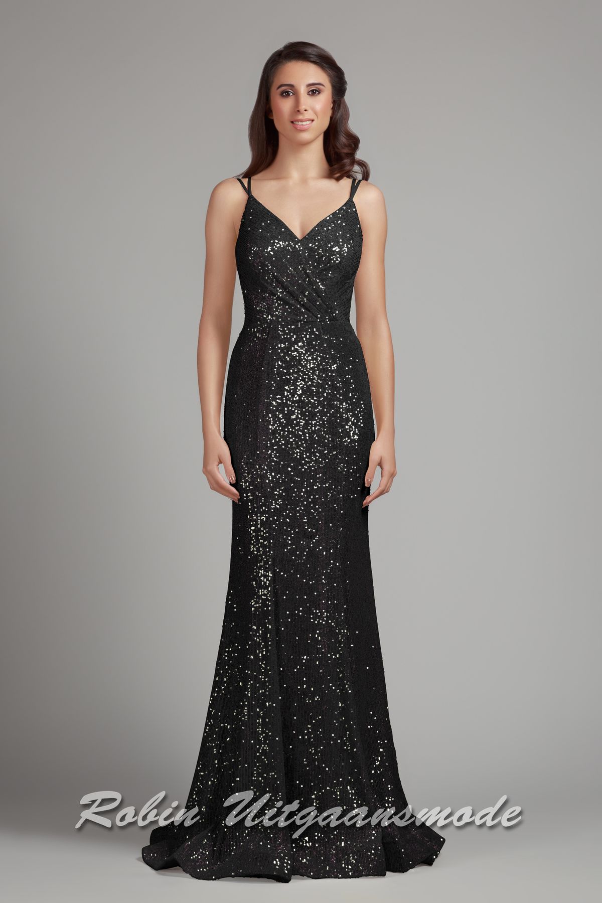 Zwarte Fishtail glitterjurk met gedrapeerde V-hals, smalle bandjes en een rugdecolleté