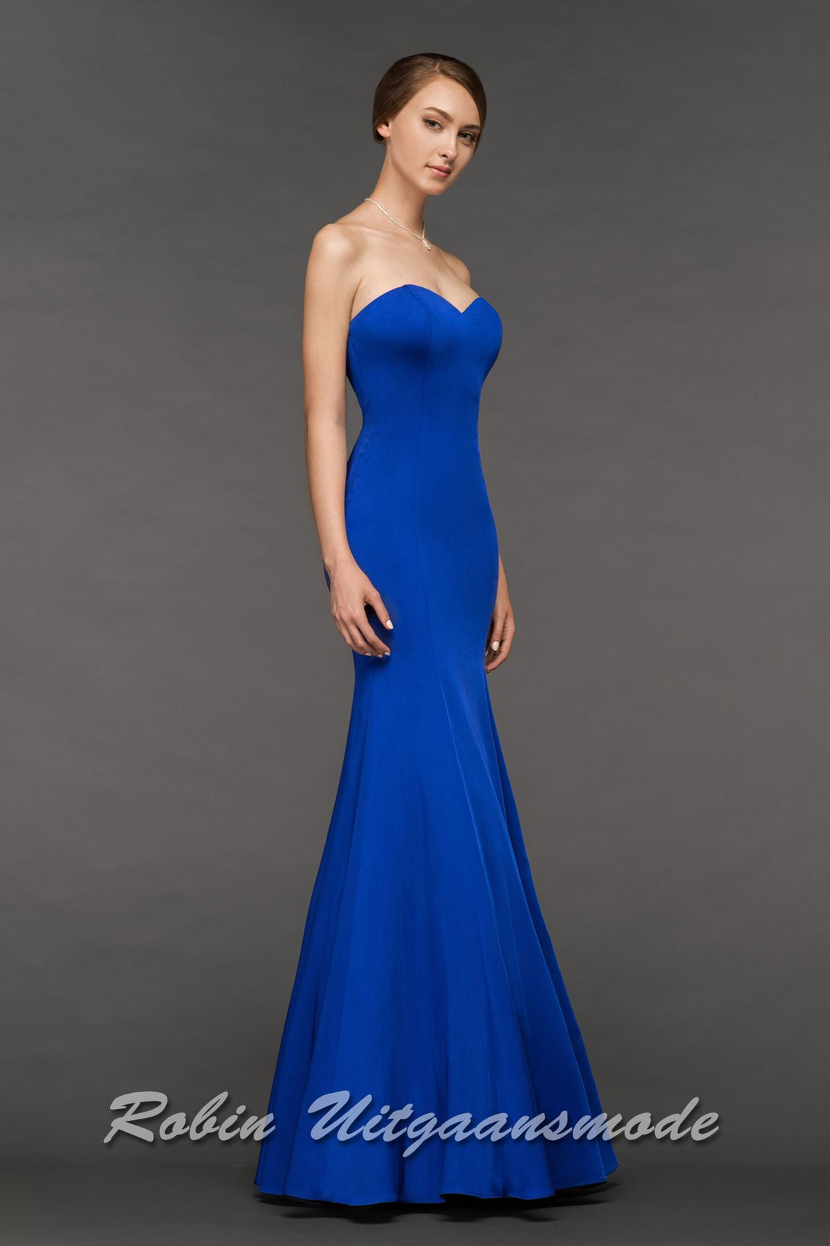 Strapless galajurk met hartshape lijfje, open rug en zeemeerminrok uitlopende vanaf het bovenbeen