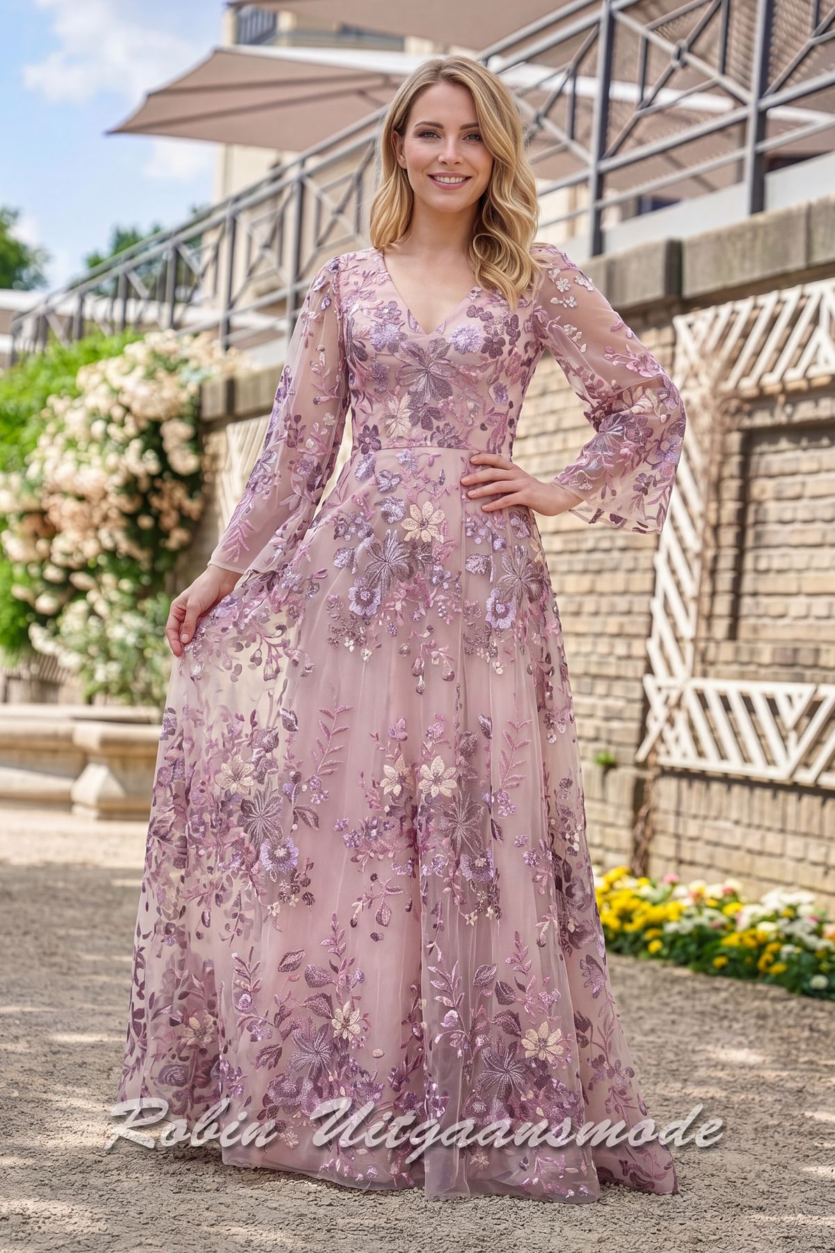 Blush print bloemen avondjurk met A-lijn rok, een V-halslijn, bedekte schouders en semi transparante trompet mouwen
