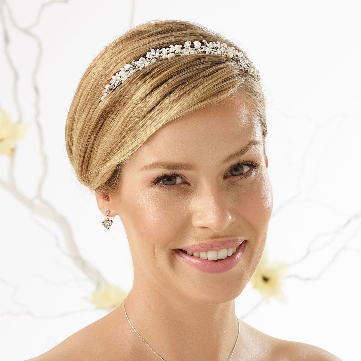 Tiara met parels en strass diamantjes