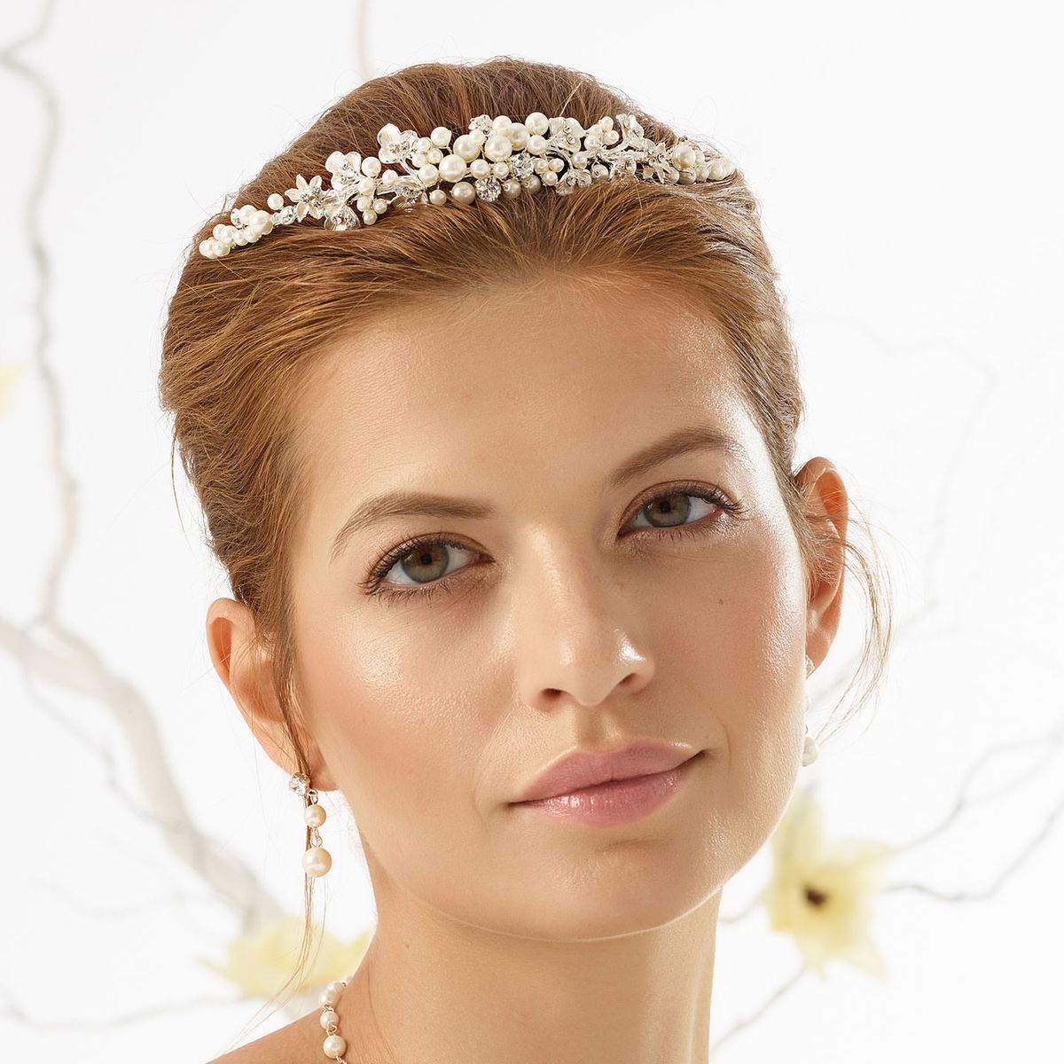 Bridal haarband met parels en subtiele bloementjes