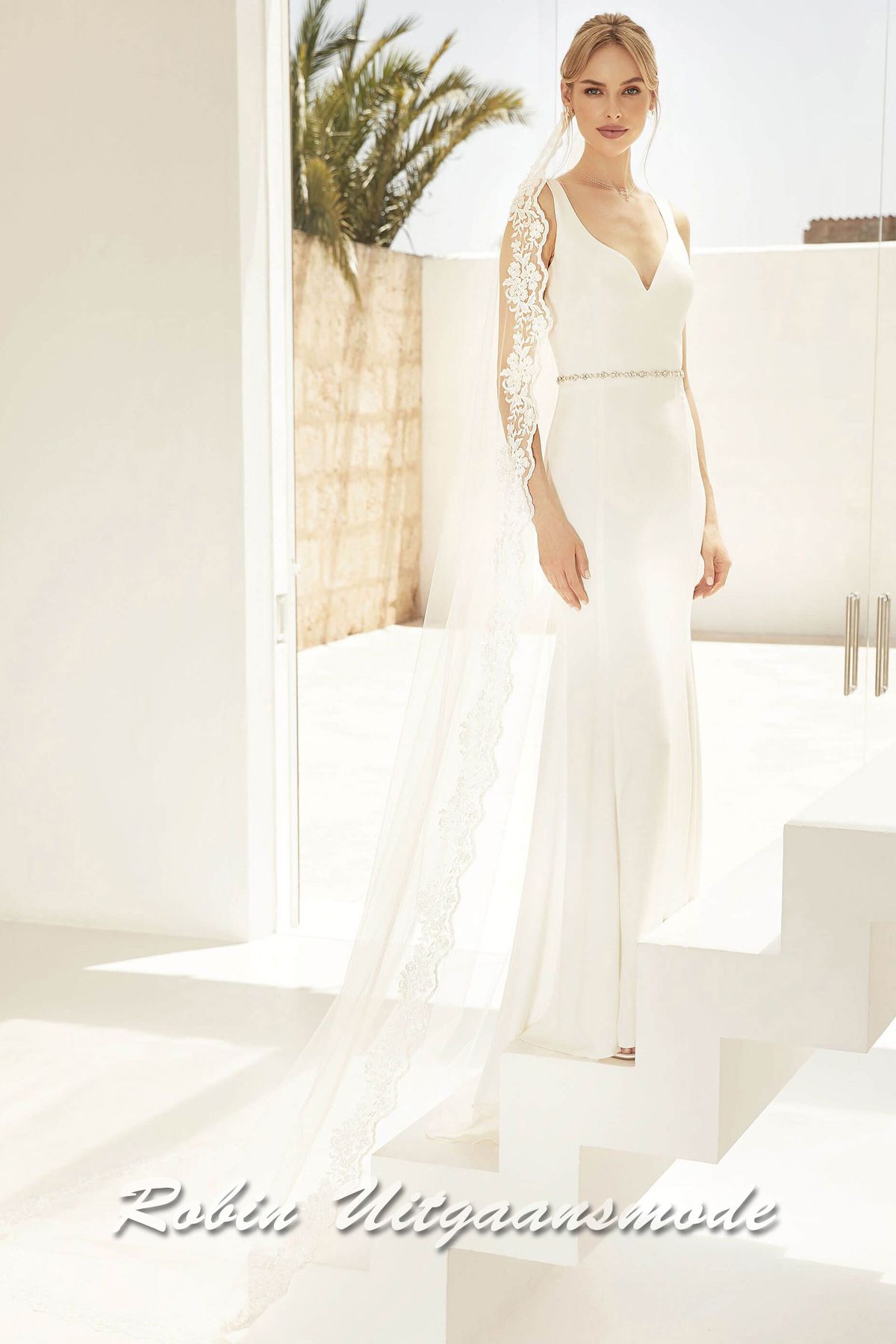 Enkellaags sluier van soft tule met kanten rand en glasstenen, met een lengte van 300 cm