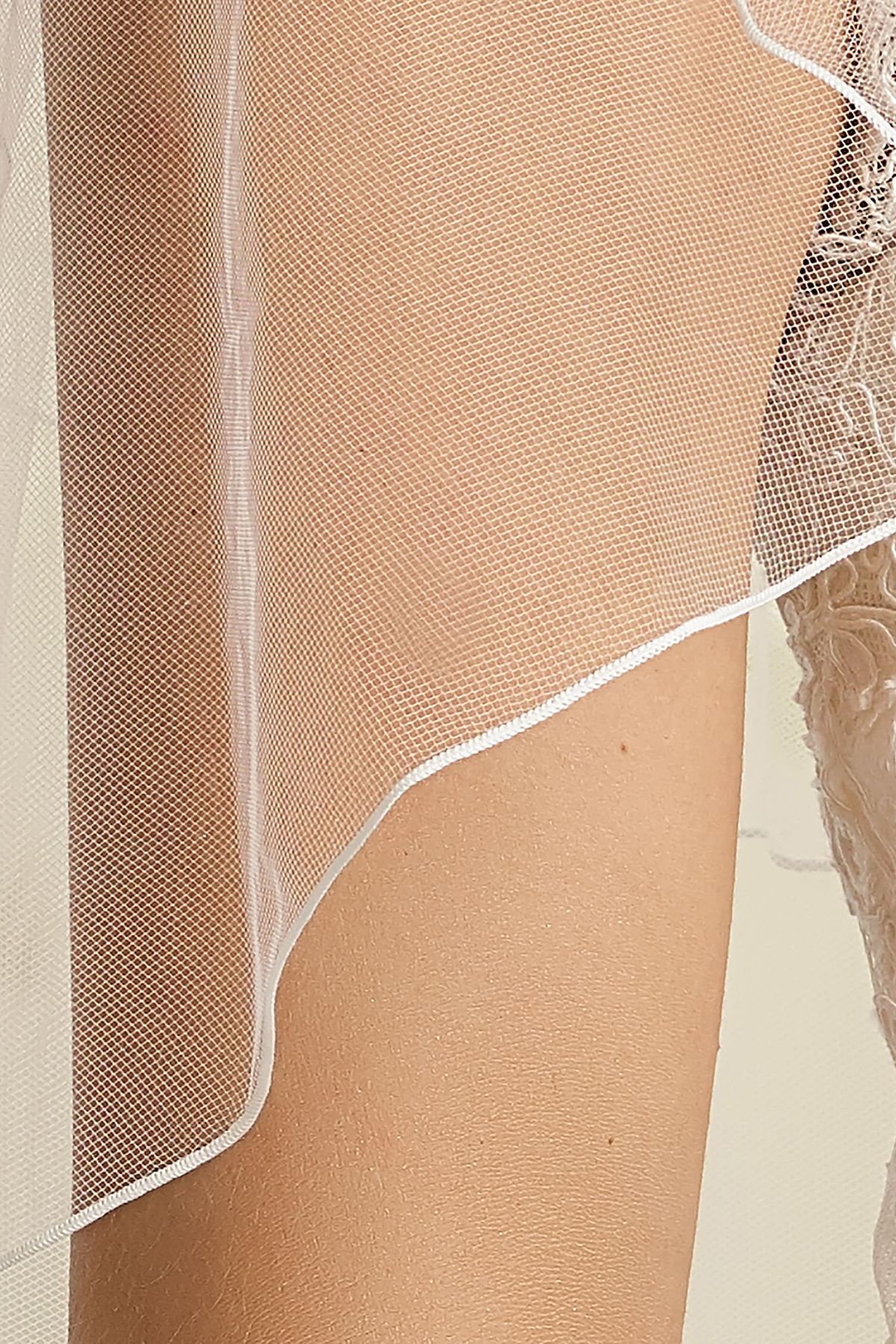 Sluier met fijne lockrand, van soft Tule, detail