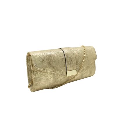 Zijaanzicht van de Gouden Design clutch met envelopklep en goudkleurige sluiting