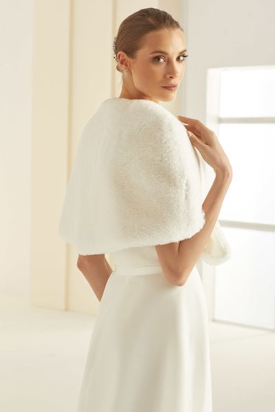 Ivoorkleurig bruidscape van nep bont, achterkant