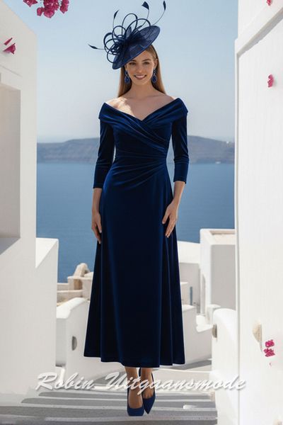 Navy blauwe avondjurk met afhangende schouders, driekwart mouwen en midi lengte rok