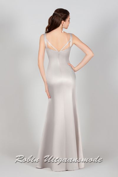 Achterkant van de Avondjurk met hoge split, een hartshape halslijn