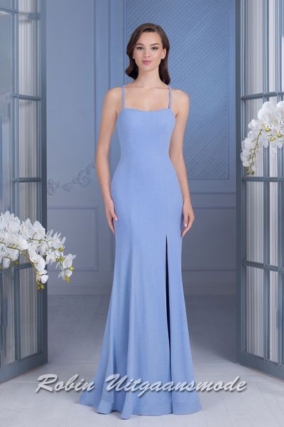 Sprankelende galajurk met split, een lage rug met banden en lange rok met kleine split