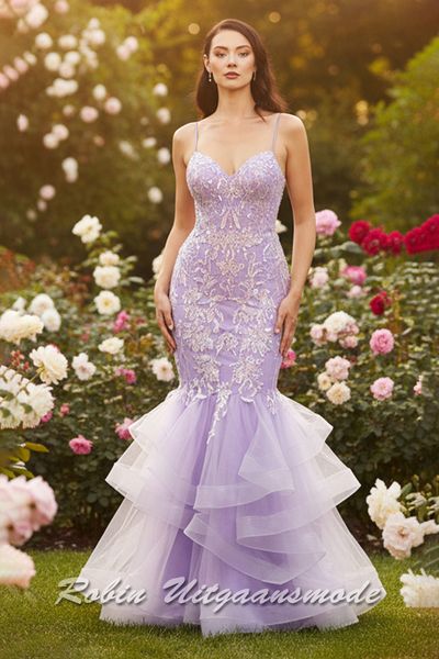 Lila Glamour galajurk met zeemeermin rok van tule laagjes, heartshape halslijn en smalle bandjes