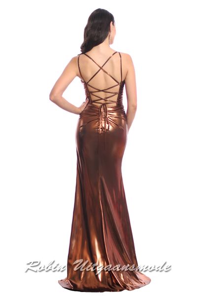 Open rug van de brons Metallic galajurk met split, open rug en heartshape halslijn