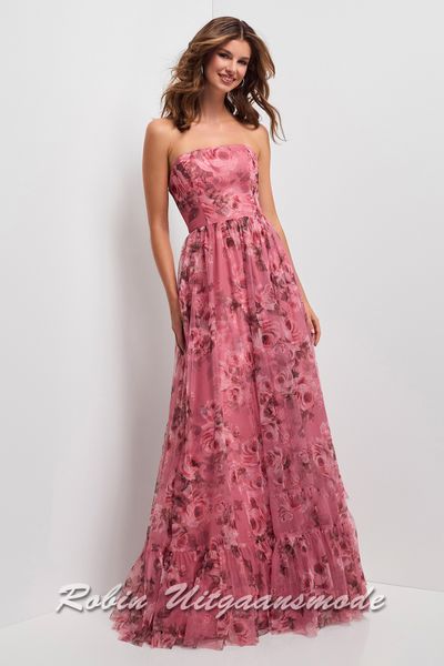 Strapless galajurk met roze bloemenprint, een rechte bustelijn en lange chiffon rok met brede ruches band