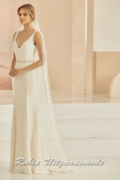 Enkellaags soft tule sluier afgewerkt met een kanten rand en sprankelende pailletten, lengte 250 cm