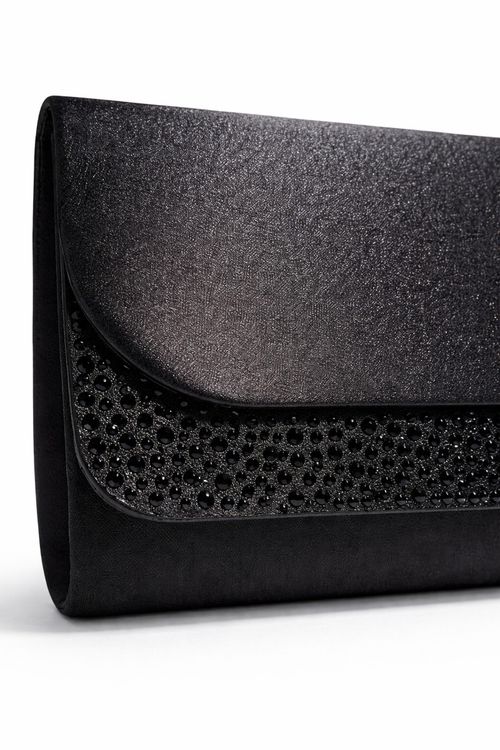 Close-up van het Zwart avondtasje met envelop sluiting