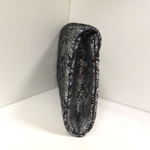 Luxe avondtas met Aziatische print, zijkant