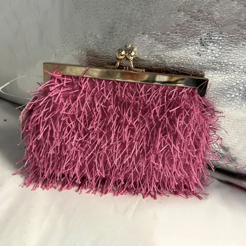 Roze Fringe clutch met goudkleurige sluiting