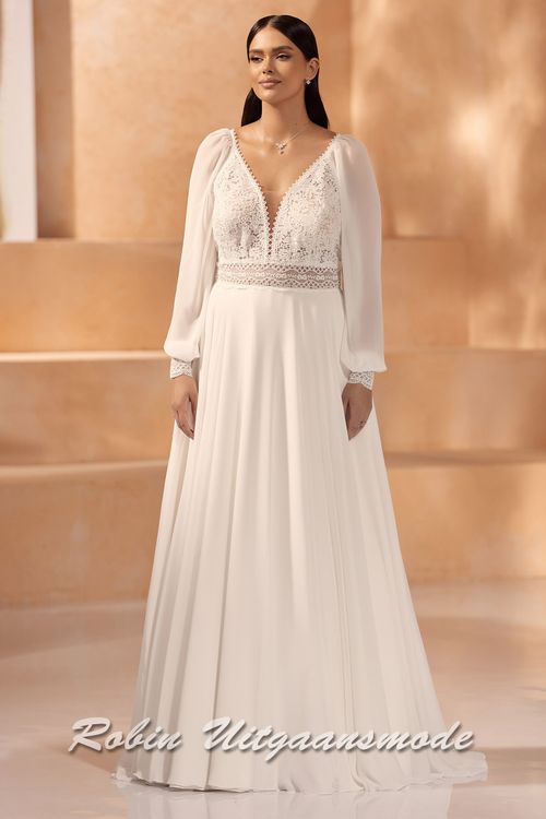 A-lijn plus size trouwjurk met kanten lijfje, diepe V-hals en chiffon lange mouwen met manchetten van kant