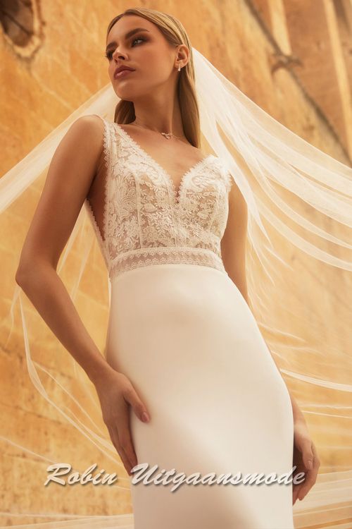 Close-up van de Strakke trouwjurk met kanten lijfje en chiffon rok