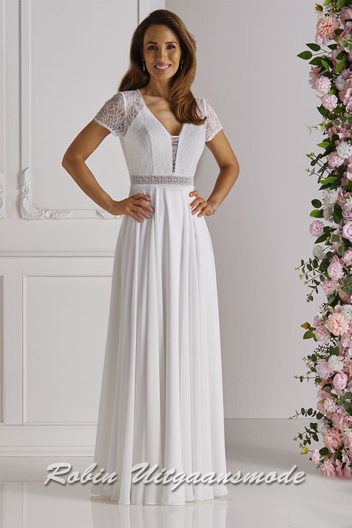 Trouwjurk met kanten top, kapmouwtjes, een heartshape halslijn, lage rug en lange chiffon rok