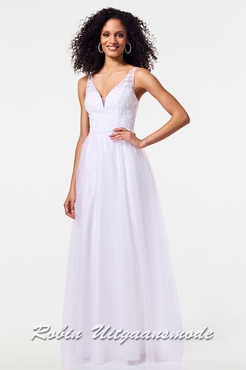 Trouwjurk met kanten lijfje, uitgesneden V-hals, brede schouderbanden en A-lijn rok met soft tule toplaag