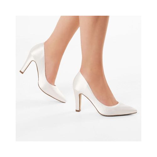 Model draagt de Satijnen bruidspump met glitter,  elegante neus en hoge hak