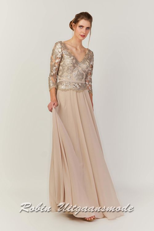 Taupe Avondjurk met driekwart mouwen en lijfje met pailletten