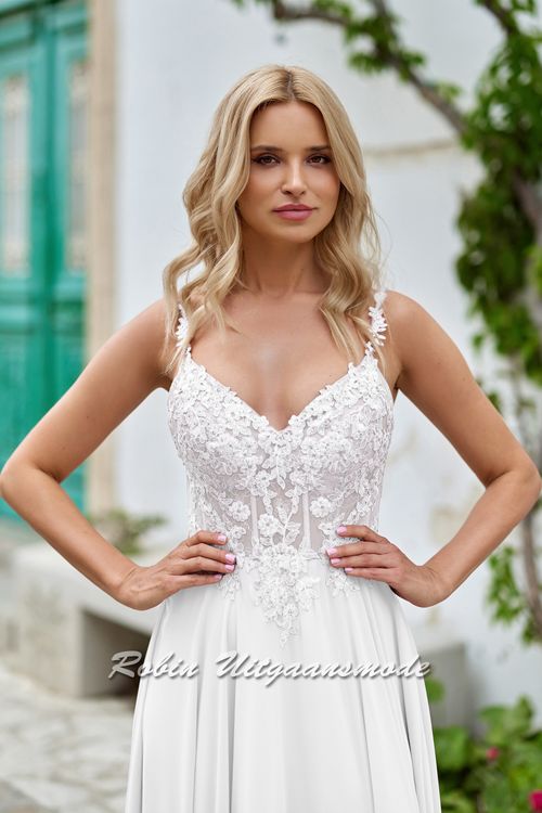 Close-up van de witte Chiffon galajurk met kanten lijfje, vetersluiting en split