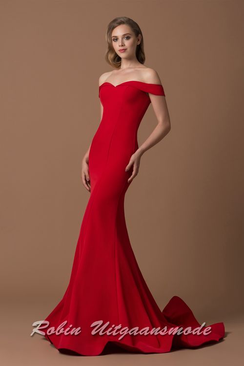 Off-shoulder galajurk met heartshape halslijn en een fishtail rok met lange sleep