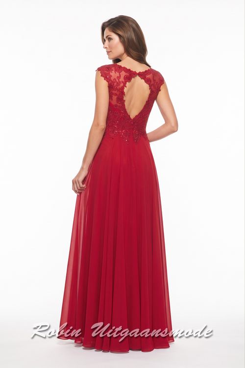 Open rug van de Boothals avondjurk met kanten lijfje en chiffon rok