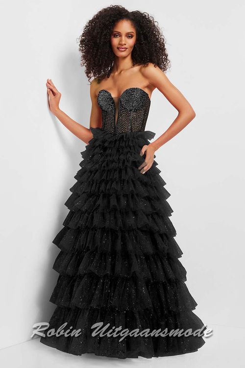 Zwarte Galajurk met strapless glitter top heartshape bustelijn en tule laagjes rok met extra schittering