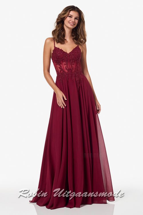 Bordeauxrode avondjurk met kanten korset top, heartshape halslijn, spaghettibandjes en een geplooide chiffon rok tot de grond