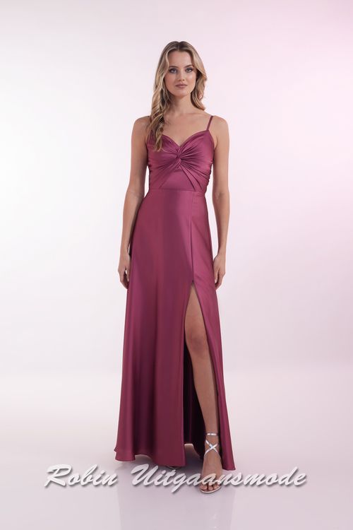 Frost cherry galajurk met een heartshape top met knoop, smalle schouderbandjes en lange rechte  rok met split