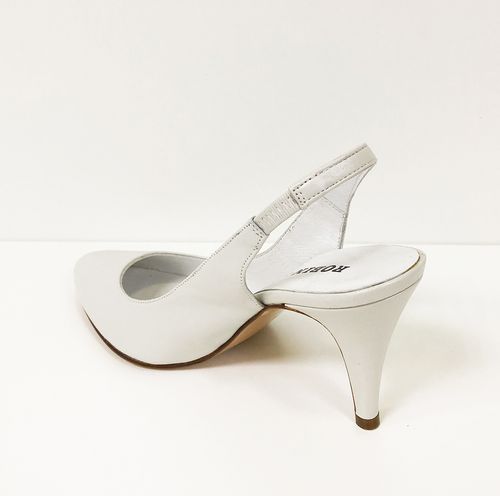 Tijdloze pumps met hoge hak en hielbandje, achterzijde