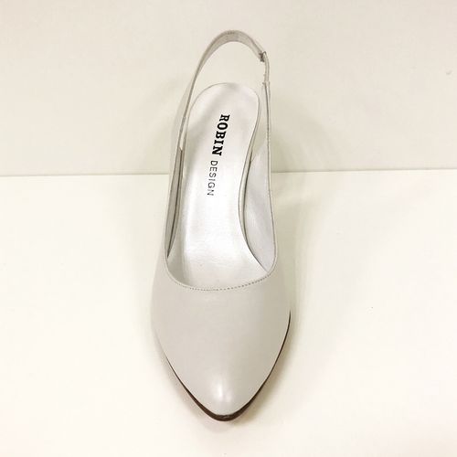 Tijdloze pumps met hielbandje en hoge hak, voorkant