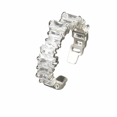 Stijlvolle ring met rechthoekige zirkonia kristallen in wildverband