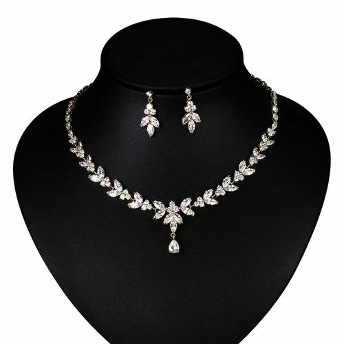 Bruidssieraden set van ketting en oorbellen met zirkonia kristallen