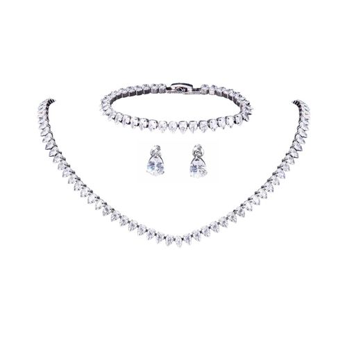 Tijdloze driedelige sieraden set met zirkonia kristallen, bestaande uit ketting, armband en oorbellen