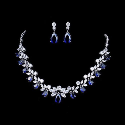 Glamour sieraden set met peervormige kristallen in het saffierblauw