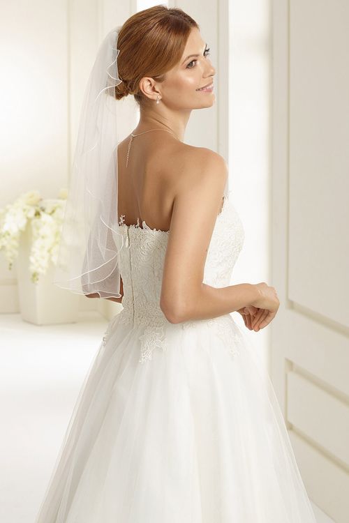 Mooie soft tule sluier met fijne lockrand in enkellaags uitvoering