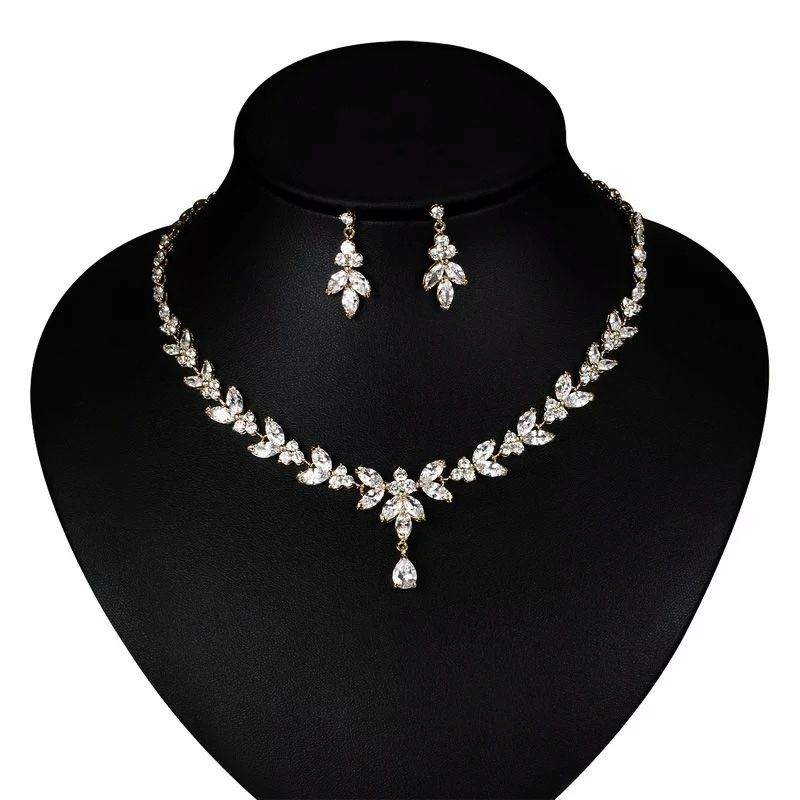 Bruidssieraden set van ketting en oorbellen met zirkonia kristallen