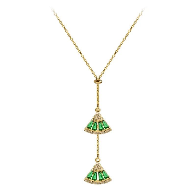 Chique ketting met smaragdgroene punt hangers